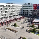 Antalya Büyükşehir Belediyesi'nin toplu taşıma filosuna eklenen 19 yeni otobüsten biri