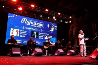 Antalya Büyükşehir Belediyesi'nin Ramazan etkinliklerine katılan vatandaşlar