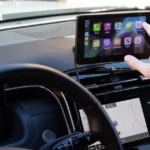 Araç içi multimedya ekranlarına uygulanan cezaların geçici olarak askıya alındığını gösteren görsel