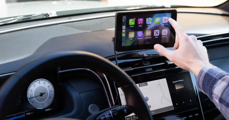 Araç içi multimedya ekranlarına uygulanan cezaların geçici olarak askıya alındığını gösteren görsel