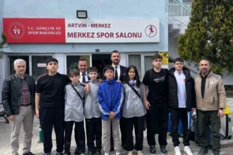 Artvinli taekwondocular, Antalya'da düzenlenen Türkiye Open Taekwondo Turnuvası'nda madalya kazanmak için mücadele ediyor.