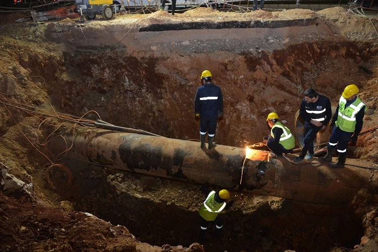 ASAT ekipleri Duraliler 1 Ana İsale Hattı'nda deplase çalışması yaparken