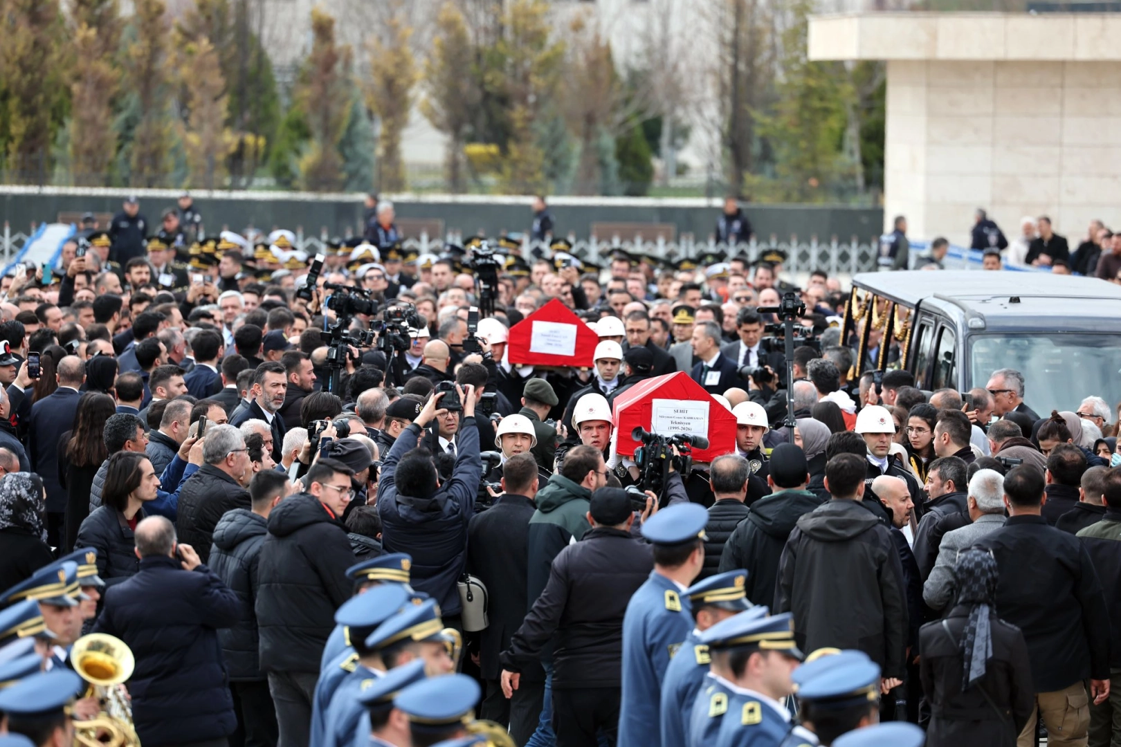 ASELSAN şehitleri Süleyman Cemre Kahraman ve İsmail Enes Can, Ankara'da son yolculuğuna uğurlandı.