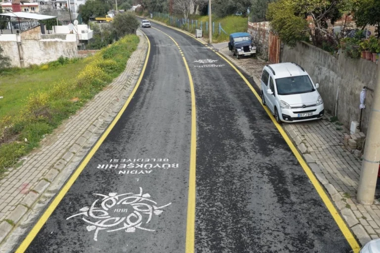 Aydın'da Adnan Menderes Üniversitesi'ne ulaşımı kolaylaştıran yeni yol projesinin ilk etabının tamamlandığını gösteren görsel.