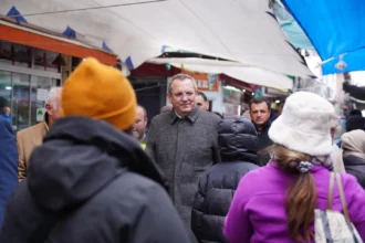 Ayvalık Belediye Başkanı Mesut Ergin, Ramazan Bayramı'nda esnaf ve vatandaşlarla bir araya geldi