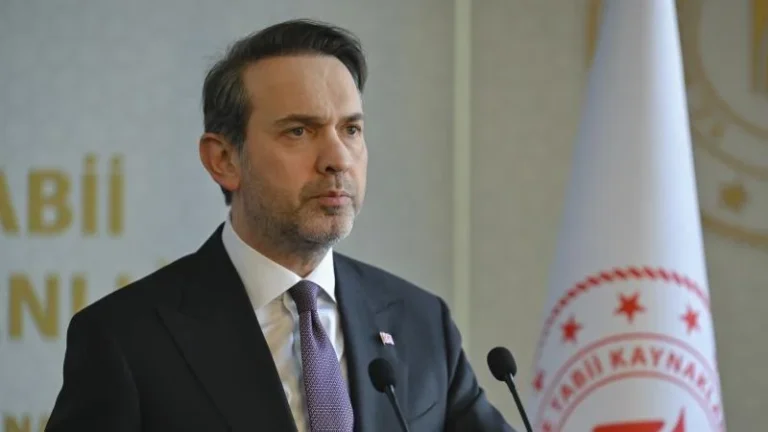 Enerji ve Tabii Kaynaklar Bakanı Alparslan Bayraktar, Türkiye'nin enerji alanındaki hedeflerini ve arama çalışmalarını değerlendirdi.
