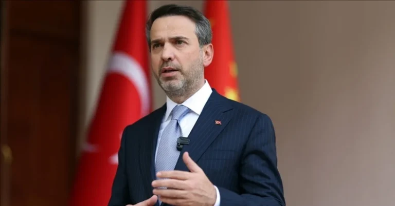 Enerji ve Tabii Kaynaklar Bakanı Alparslan Bayraktar, Irak petrolünün Türkiye'ye akışıyla ilgili açıklama yapıyor