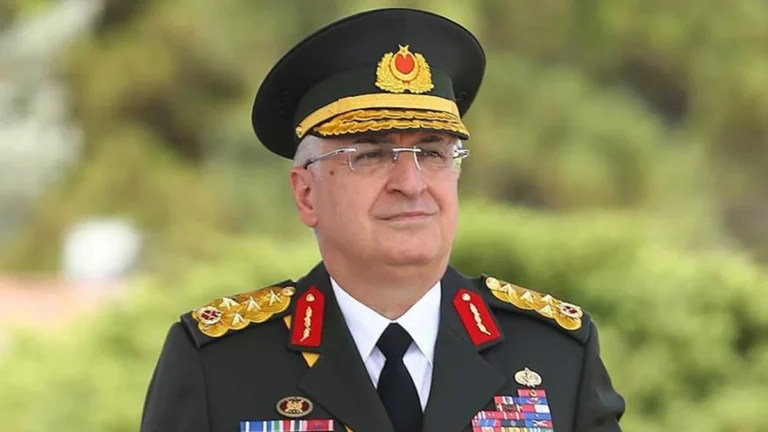 Milli Savunma Bakanı Yaşar Güler, güçlü ordu ve devletin milli güvenliğin teminatı olduğunu belirtti.