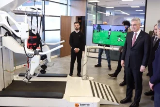 Sanayi ve Teknoloji Bakanı Mehmet Fatih Kacır, ODTÜ Teknokent'te yerli otonom sürüş teknolojisini test ederken