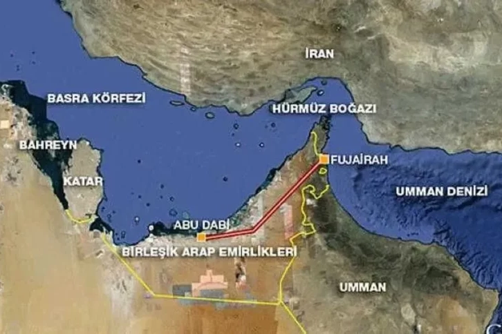 Hürmüz Boğazı'nda petrol tankerleri ve deniz trafiği, Ortadoğu'daki jeopolitik gerilimi simgeliyor.