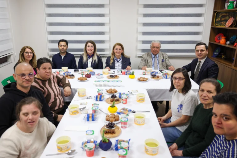Bakırköy Belediye Başkanı Ayşegül Ovalıoğlu, Engelsiz Yaşamevi'nde düzenlenen iftar programında engelli bireyler ve aileleriyle bir araya geldi.