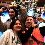 Balıkesir Büyükşehir Belediyesi'nin düzenlediği Avlu Gece Oryantiringi etkinliğine katılanların koştuğu an