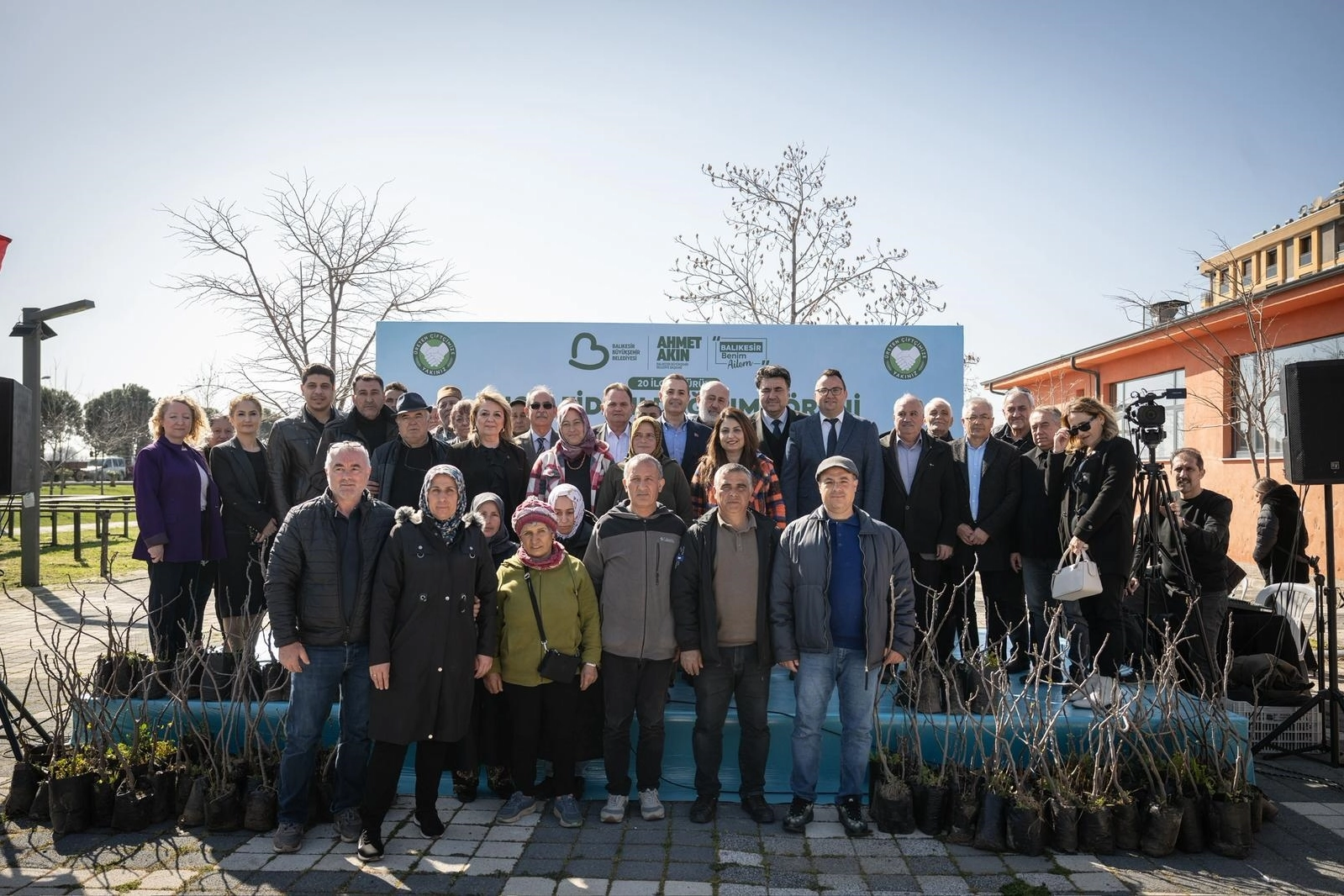 Balıkesir Büyükşehir Belediyesi tarafından Havran'daki üreticilere dağıtılan 0 hibeli incir fidanları