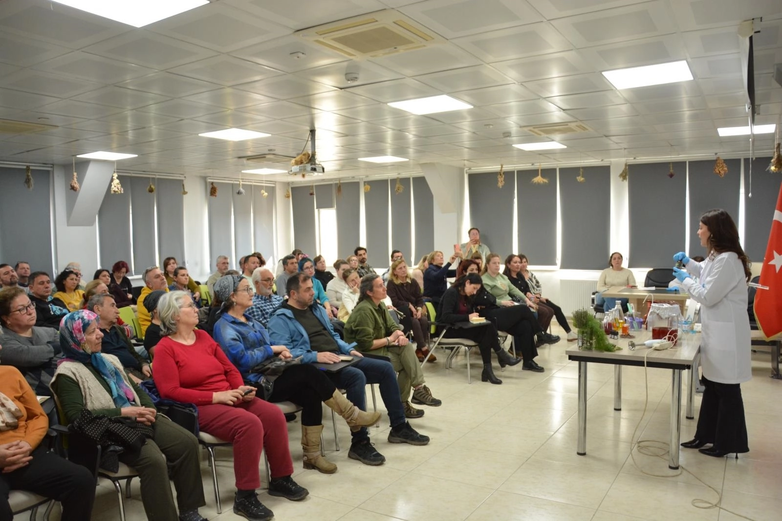 Balıkesir BAÇEM'de düzenlenen Ayın Atölyesi programlarına yoğun ilgi