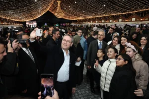 Başakşehir Ramazan etkinliklerinde siyaset ve bilim dünyasından önemli konuklar vatandaşlarla buluştu.
