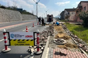 Başiskele'de yenilenen tretuvarlar halkın kullanımına açıldı