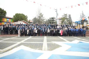 Yenişehir Belediye Başkanı Ercan Özel, belediye personeline 'Sizler bu şehrin görünmeyen kahramanlarısınız' dedi.