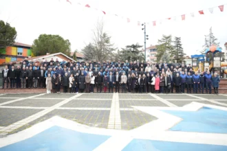 Yenişehir Belediye Başkanı Ercan Özel, belediye personeline 'Sizler bu şehrin görünmeyen kahramanlarısınız' dedi.