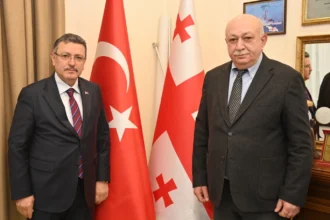 Trabzon Büyükşehir Belediye Başkanı Ahmet Metin Genç, Gürcistan Başkonsolosluğu'nu ziyaret ederek taziyelerini iletti.
