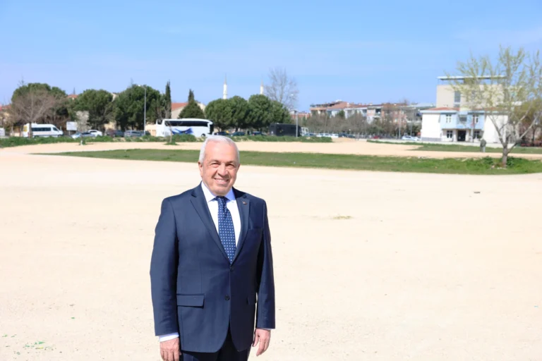 Nilüfer Belediye Başkanı Şadi Özdemir, 'Kentin Kalbi ve Geleceği Satılık Değildir' açıklaması yaptı.