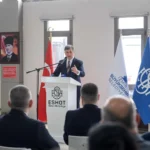 İzmir Büyükşehir Belediye Başkanı Cemil Tugay, ESHOT çalışanlarıyla bayram öncesi bir araya geldi.