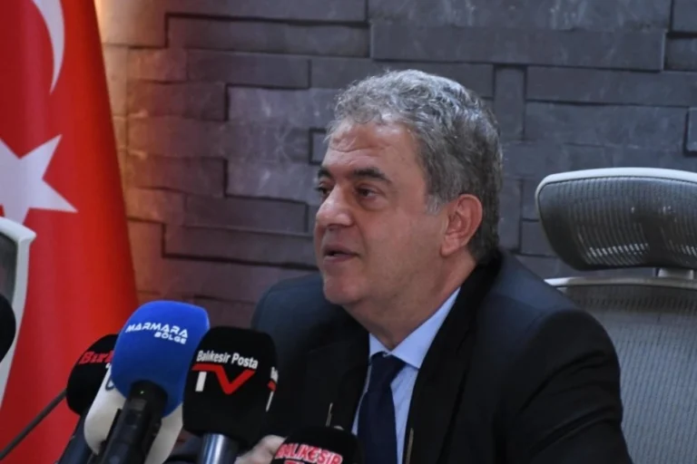 BASKİ Genel Müdürü Erdoğan Öztürk, Balıkesir'in su geleceği ve yatırımları hakkında açıklama yapıyor.