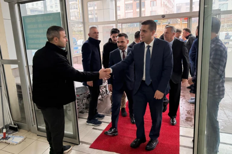 Batman Kozluk'ta Kaymakam ve Belediye Başkanı'nın hastane ziyareti