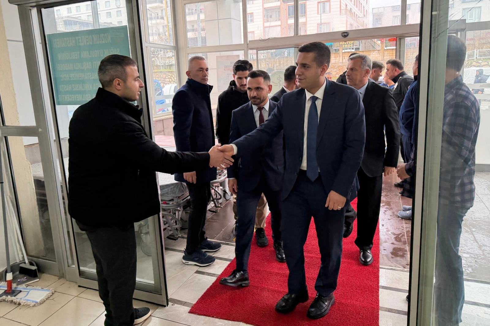 Batman Kozluk'ta Kaymakam ve Belediye Başkanı'nın hastane ziyareti