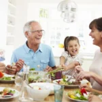 Diyetisyen Nefise Erdem, bayramda tatlı ve hamur işi tüketimine dikkat edilmesi konusunda uyarıyor.