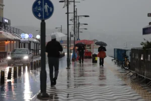 Bayramın son gününde Türkiye genelinde kuvvetli yağış ve diğer hava olaylarına karşı uyarılar yapıldı.