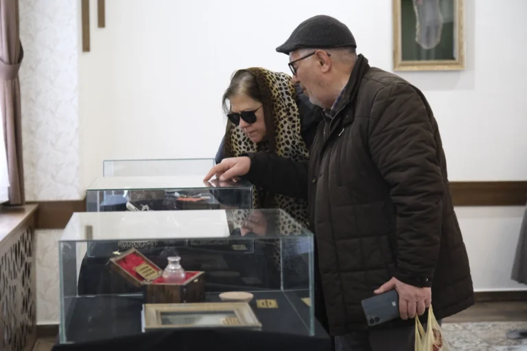 Çorum'da düzenlenen Kutsal Emanetler Sergisi ve Aykut Kuşkaya konseri etkinliğinden bir görünüm