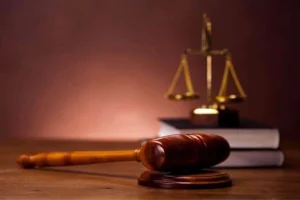 Bilirkişilik sistemindeki iyileştirmeler ve rapor sürelerindeki azalmayı gösteren görsel