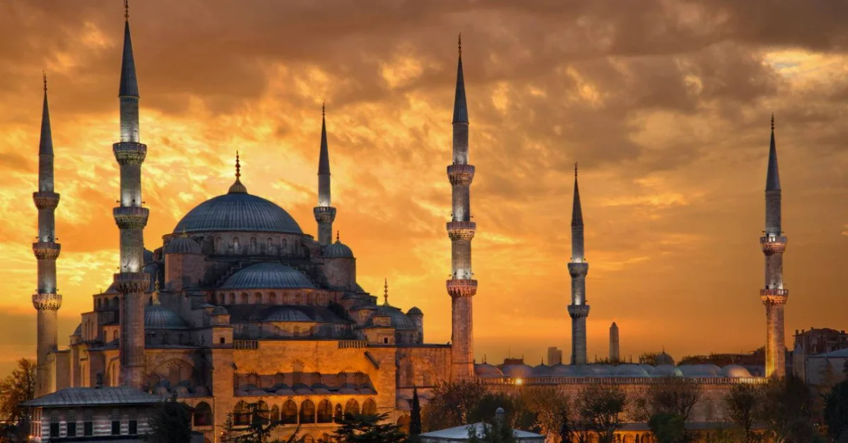 Kadir Gecesi'ni temsil eden cami ve ayet görseli