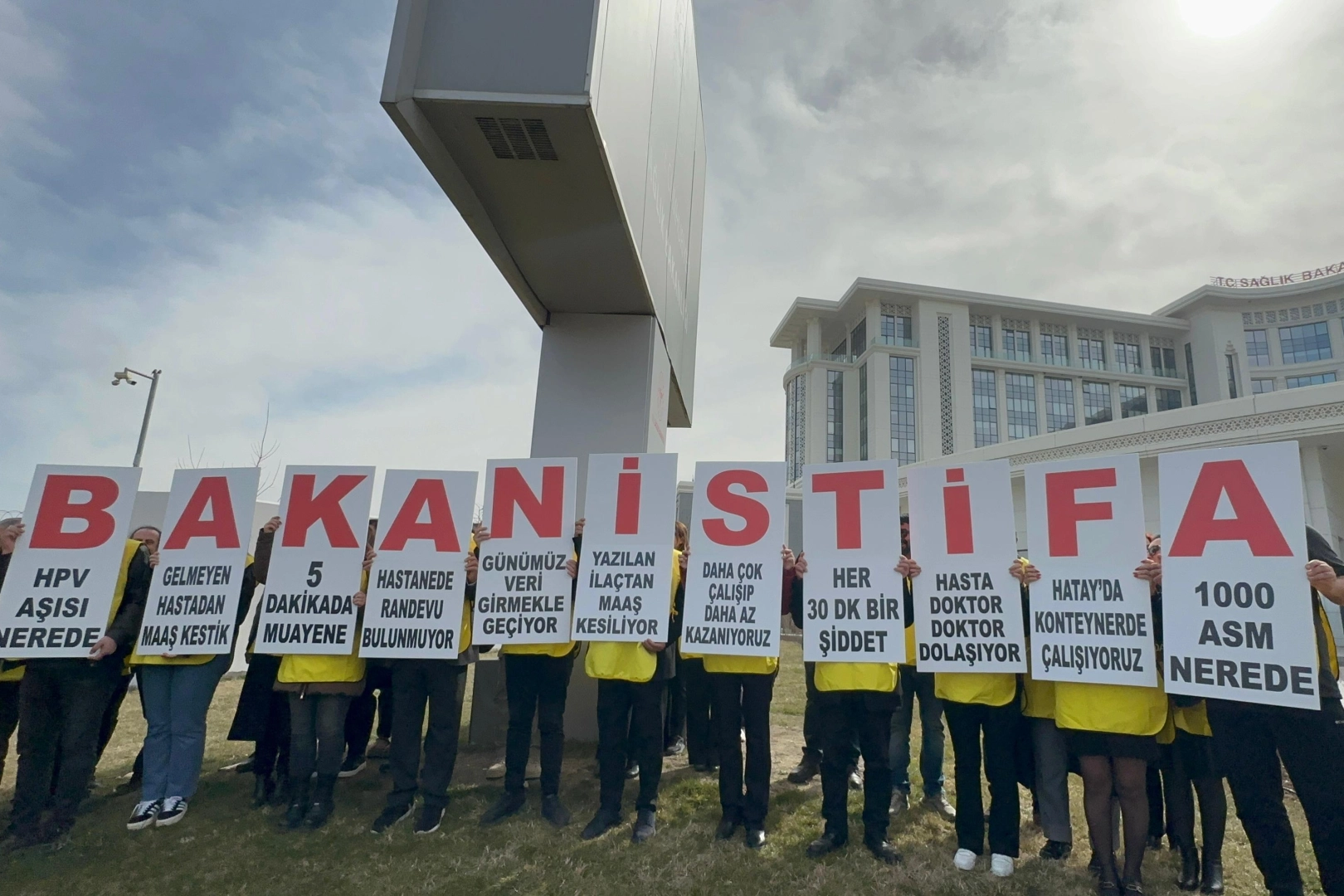 Birlik ve Dayanışma Sendikası Genel Başkanı Dr. Ahmet Mehlepçi sağlık sistemini eleştiriyor