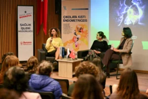 Bornova'da endometriozis farkındalık etkinliği: Kadınlar deneyimlerini paylaştı, uzmanlar hastalığı anlattı.