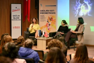 Bornova'da endometriozis farkındalık etkinliği: Kadınlar deneyimlerini paylaştı, uzmanlar hastalığı anlattı.