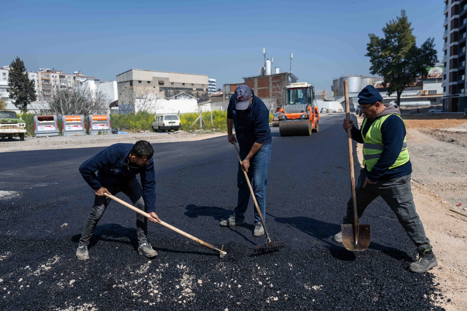 Bornova'da Ankara Asfaltı ve Üniversite Caddesi arasındaki yol çalışmaları