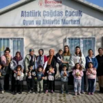 Bornova'da düzenlenen Çim Adam Atölyesi'nde çocuklar el becerilerini geliştirerek eğlendi.