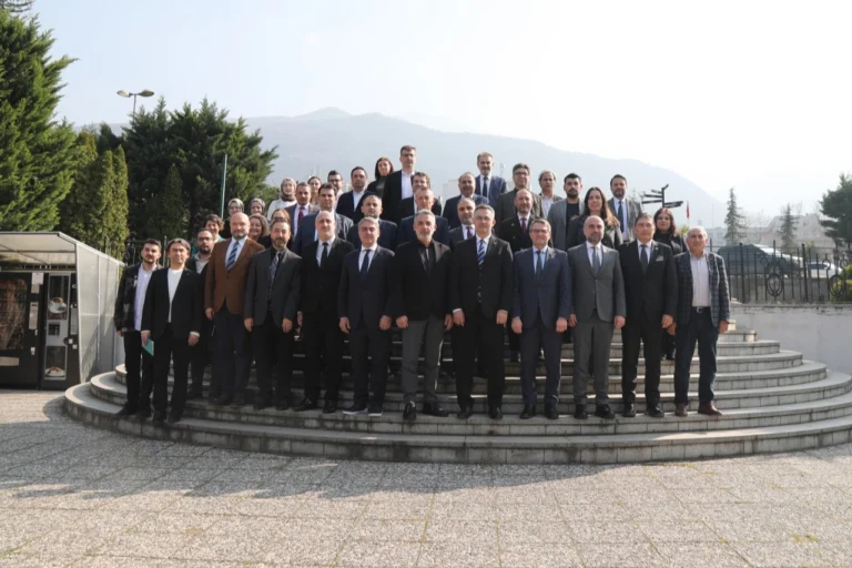 Bursa Teknik Üniversitesi Danışma Kurulu Toplantısı'nda paydaşlarla bir araya geldi.