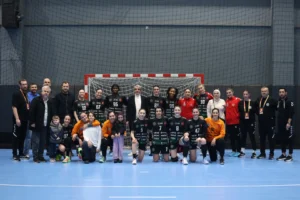 Bursa Büyükşehir Belediyespor hentbol takımı, Ortahisar Belediyespor'u yenerek ligdeki liderliğini sürdürdü.