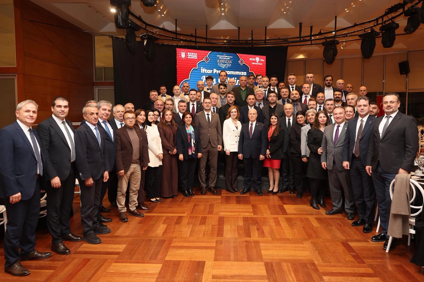 Bursa Büyükşehir Meclisi üyeleri ve yöneticileri Ramazan iftarında bir araya geldi