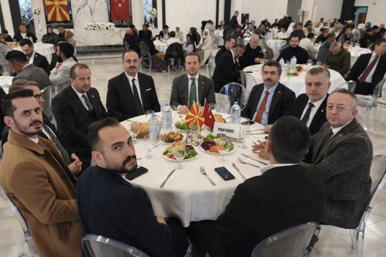 Bursa Yıldırım Belediye Başkanı Oktay Yılmaz, Kuzey Makedonya'da Evlad-ı Fatihan ile kardeşlik iftarında buluştu