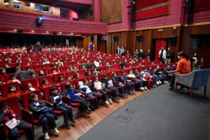Bursa'da çocuklarla yazar Burcu Ural Kopan'ın katıldığı hikaye söyleşisi