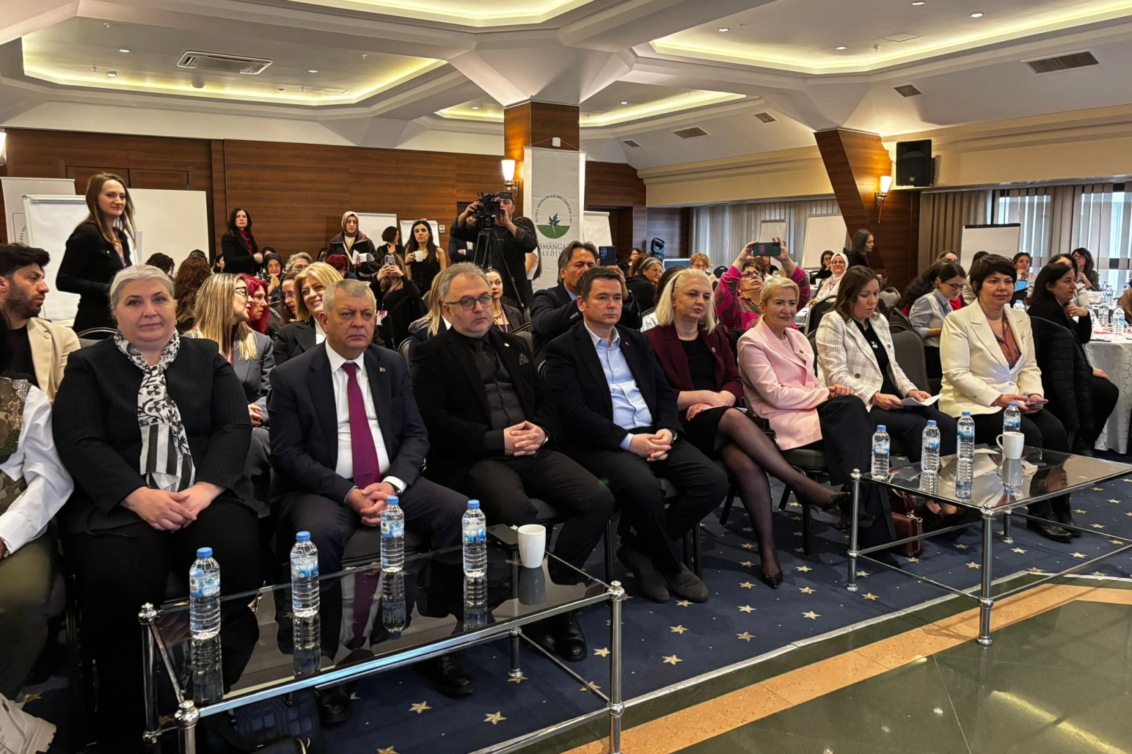 Bursa Osmangazi Belediyesi Kadın Çalıştayı'nda kadınlar eşit adımlar için bir araya geldi