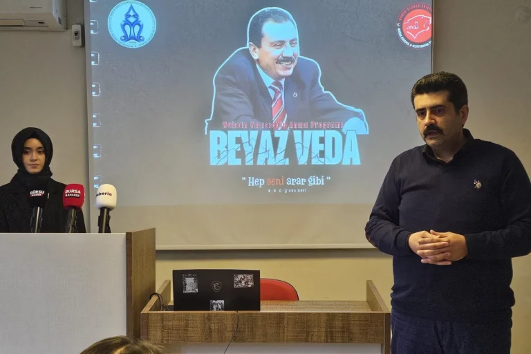 Bursa'da Muhsin Yazıcıoğlu için düzenlenen Beyaz Veda anma programı