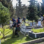 Bursa'da şehitlik ve mezarlıklara Ramazan Bayramı öncesi yapılan temizlik ve bakım çalışmaları
