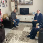 Bursa Gemlik'te Kaymakam Canbaba, şehit aileleri ve gazileri evlerinde ziyaret etti.