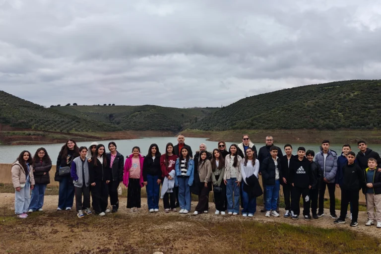 Gemlik'te öğrenciler su tasarrufu etkinliği kapsamında baraj ve arıtma tesislerini ziyaret etti.