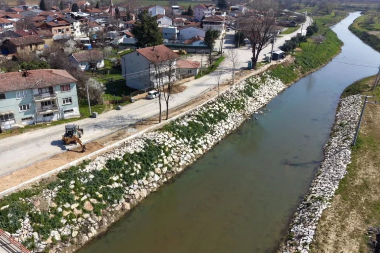 Bursa İnegöl'de Koca Çayı çevresinde yapılan peyzaj düzenleme çalışmaları