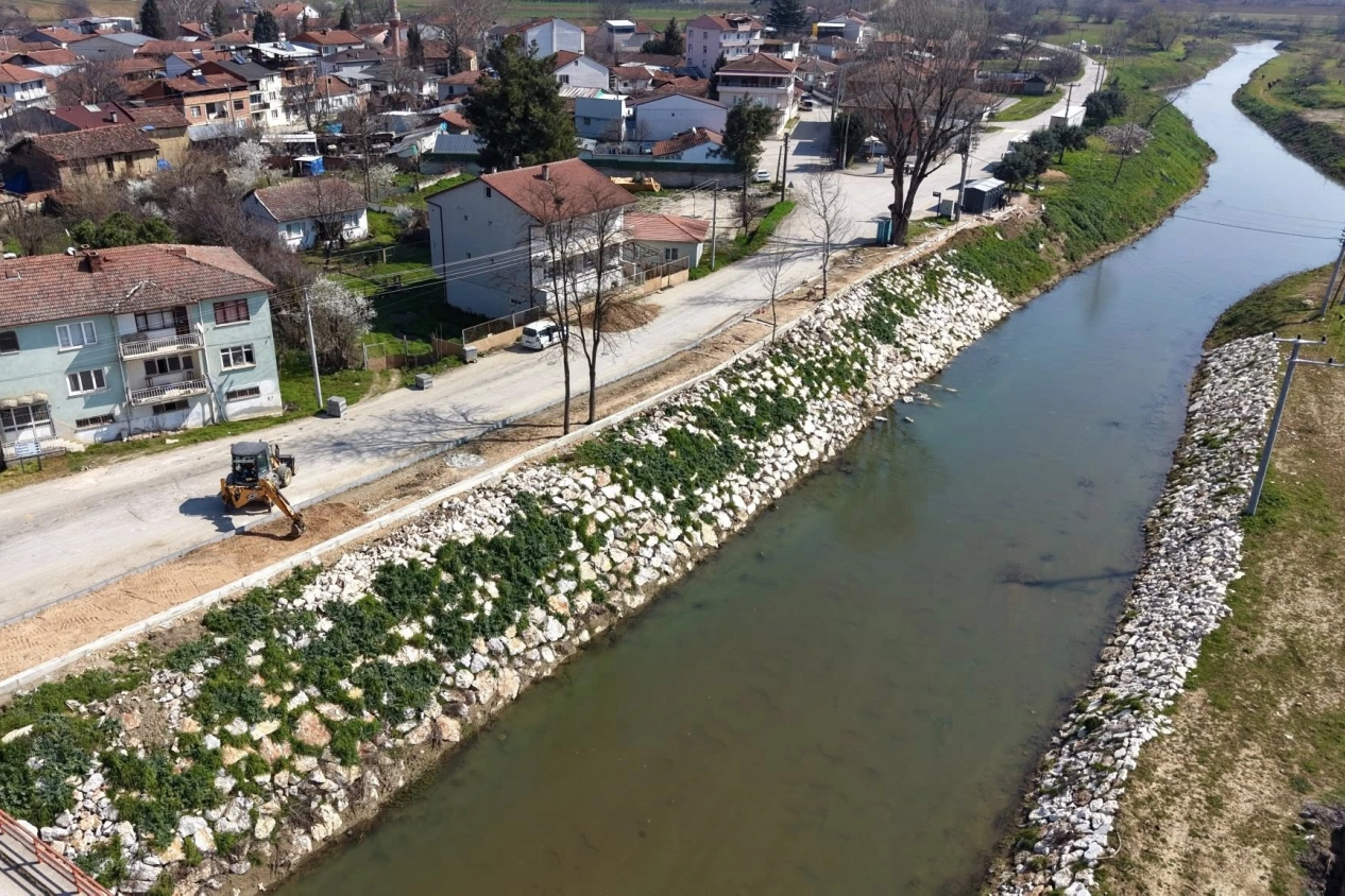 Bursa İnegöl'de Koca Çayı çevresinde yapılan peyzaj düzenleme çalışmaları